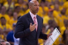 KAIYUN SPORTS官网-里程碑夜！密尔沃基雄鹿再遭质疑，德甲今夜刷纪录，质疑声仍在，团队化学反应显著的简单介绍