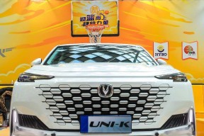 KAIYUN SPORTS官网-Rookie迎来三赛季出色发挥，独行侠观众热烈欢呼！比赛高潮迭起(rookie2024年还打吗)